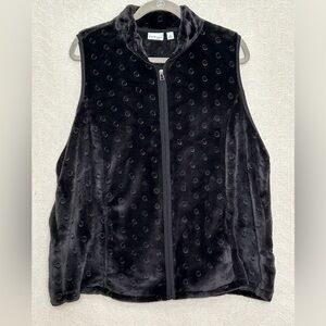 Kim Rogers cozy black fleece textured zip up vest for winter